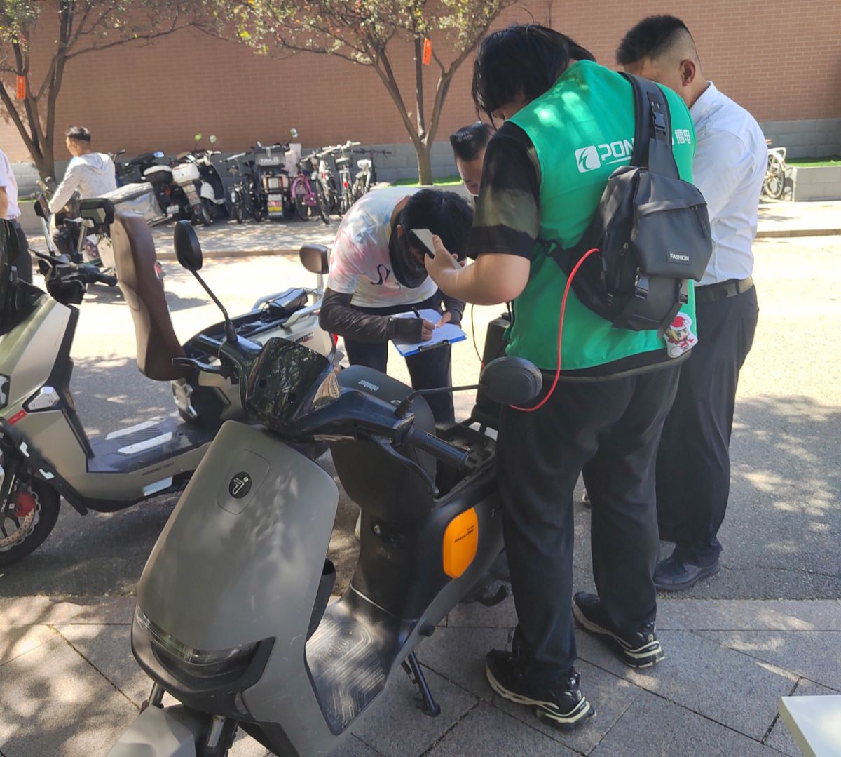 开展电动自行车电池检测 深度参与基层治理